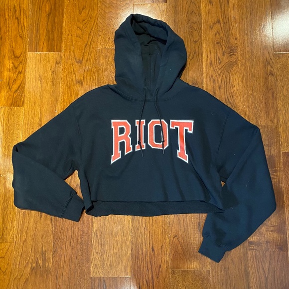 MISSGUIDED Women's Graphic Crop Hoodie in Black/Red│Size Small/Medium - Picture 5 of 17